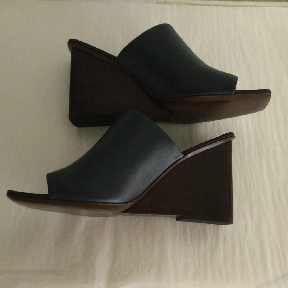 Mercedes Castillo Leonor Leather Wedge Sandal Size 9 Women Shoe Color Navy
